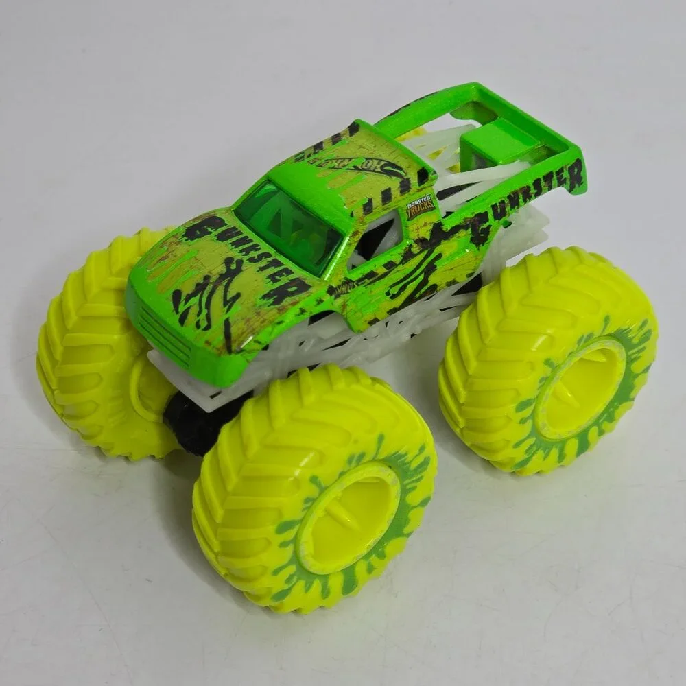 Hot Wheels Gunkster Monster Jam Truck Yellow Wheels 1:64 Glow in Dark‎ Diecast